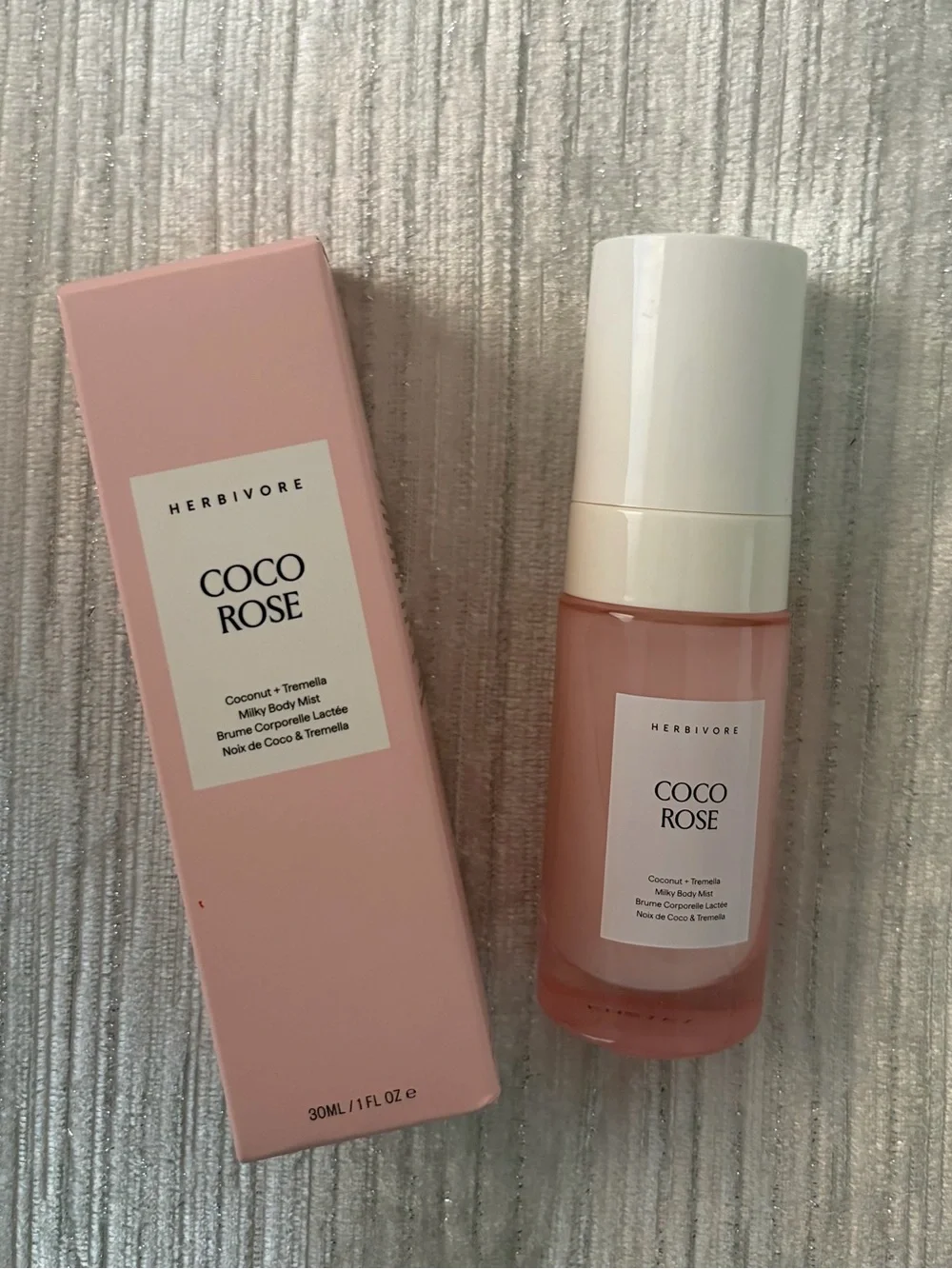 Herbivore Botanicals Coco Rose Facial Oil - Pale Pink & White